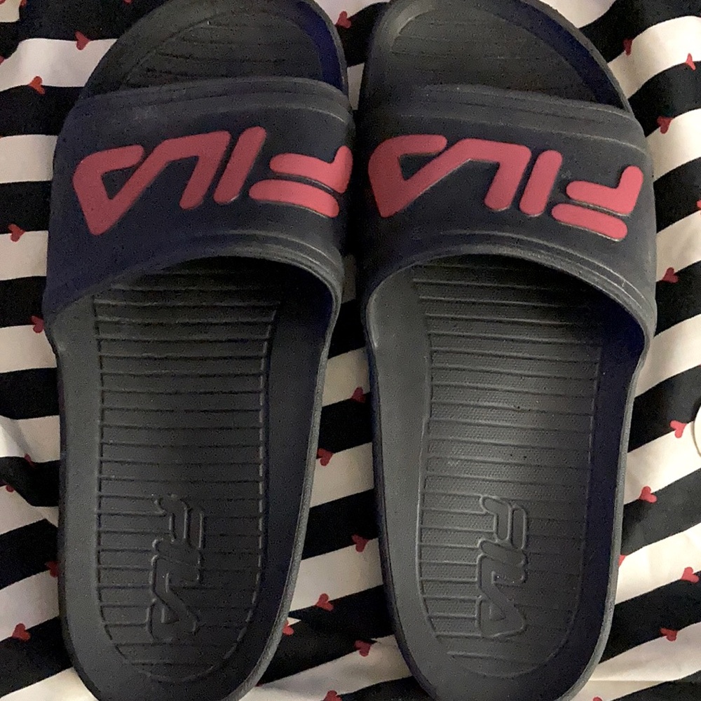 Fila slides